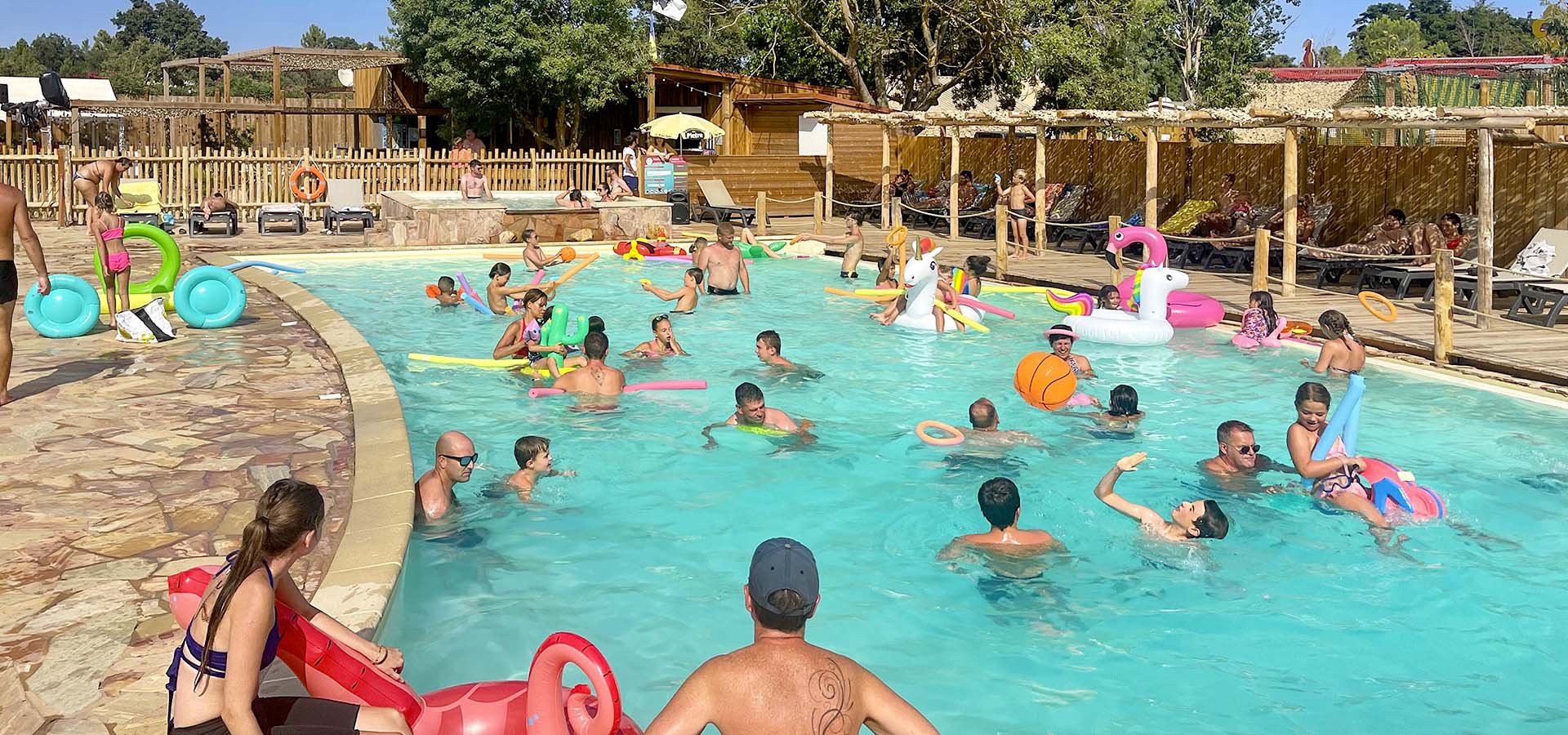 Camping Porto Vecchio piscine jeux gonflables